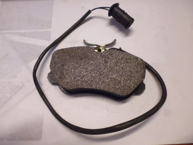 Pastiglie freno anteriori Alfa Romeo 164 1992/1998, Lancia Thema 1988/1994 e Fiat Croma 1985/1996 Pastiglie freno anteriori Alfa Romeo 164 1992/1998, Lancia Thema 1988/1994 e Fiat Croma 1985/1996