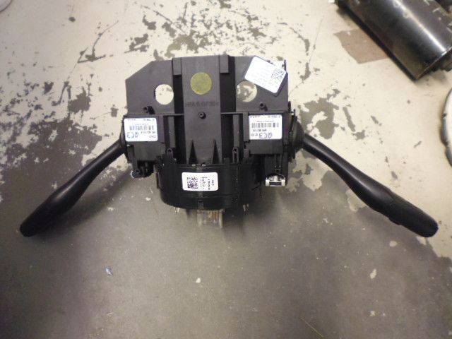 Devioluci con contatto spiralato per Audi A3 8P del 2004 motore BKD.  Codici 8P0953519 8P0953513A 8P0907137F 1K0959653A.
