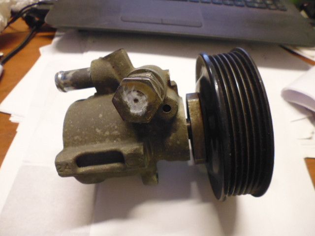 Pompa idroguida servosterzo Delphi per Volkswagen Golf 4 e New Beetle 1997/2003 codice 1J0422154C.