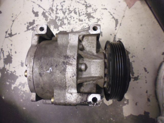 Compressore aria condizionata Fiat Punto 188 1.2 benzina 592475900. Compressore aria condizionata Fiat Punto 188 1.2 benzina 592475900.