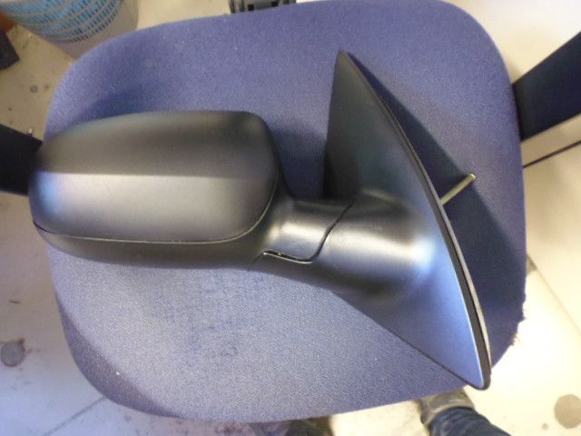 Specchietto retrovisore meccanico esterno destro Opel Corsa C 2000/2006.