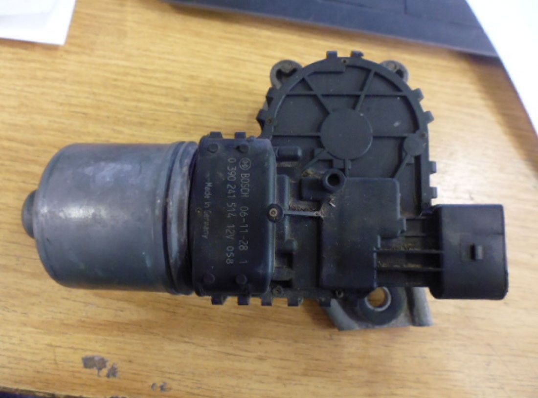 Motorino tergicristallo anteriore Bosch 0390241514 Alfa Romeo 147 prima serie.