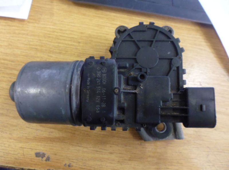 Motorino tergicristallo anteriore Bosch 0390241514 Alfa Romeo 147 prima serie.