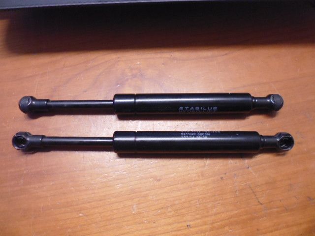 Molle a gas pistoncini cofano anteriore Stabilus 2211NP 0200N per Fiat Multipla seconda serie.