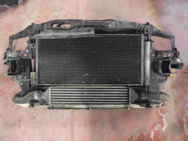Opel Corsa D 1.3 CDTI parte anteriore completa di ossatura radiatore ventola condensatore ed intercooler.