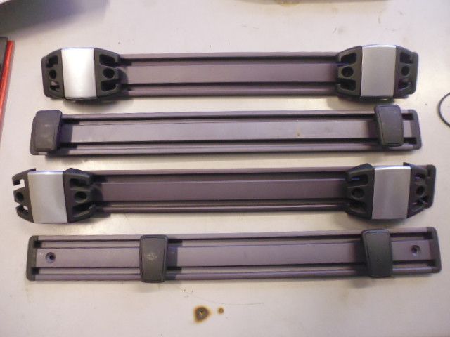 Barre organizzazione spazio bagagliaio Opel Zafira B complete di ganci. Barre organizzazione spazio bagagliaio Opel Zafira B complete di ganci.