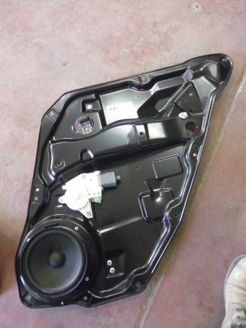 Motorino alzavetro alzacristallo posteriore destro A2518200208 completo di pannello Mercedes ML 280 CDI W164.