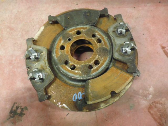 Dischi e pastiglie freno anteriori Mercedes ML 280 CDI W164 con 3.000 chilometri. Dischi e pastiglie freno anteriori Mercedes ML 280 CDI W164 con 3.000 chilometri.
