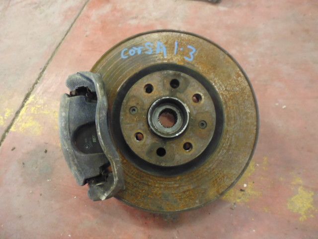 Mozzo fusello anteriore sinistro Opel Corsa D motore 1.3 CDTI Z13DTH 66 kw 90 cv 2006-2014. Mozzo fusello anteriore sinistro Opel Corsa D motore 1.3 CDTI Z13DTH 66 kw 90 cv 2006-2014.