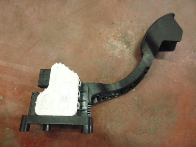 Pedale acceleratore elettronico 005185209000B Lancia Ypsilon del 2017.