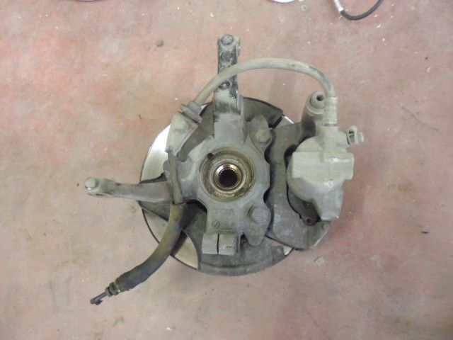 Mozzo fusello anteriore sinistro Fiat Panda 169 seconda serie 1.2 benzina 8 valvole 44kw 60 cavalli. Mozzo fusello anteriore sinistro Fiat Panda 169 seconda serie 1.2 benzina 8 valvole 44kw 60 cavalli.