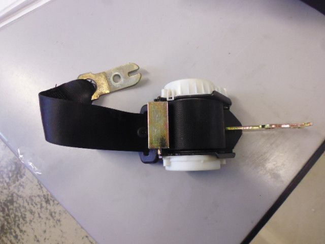 Cintura di sicurezza posteriore destra/sinistra BMW 530 E60 codice 33005895 33031847. Cintura di sicurezza posteriore destra/sinistra BMW 530 E60 codice 33005895 33031847.