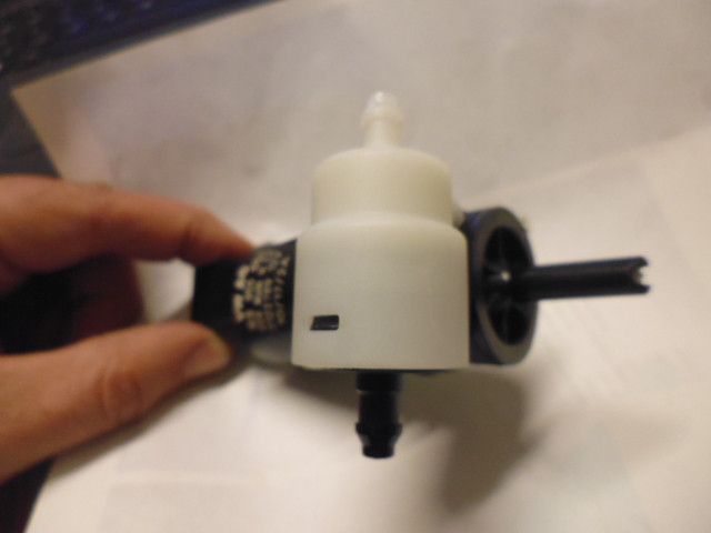 Pompa acqua tergicristallo originale Porsche Cayenne 03/15 codice 95562817201 1K6955651. Pompa acqua tergicristallo originale Porsche Cayenne 03/15 codice 95562817201 1K6955651.