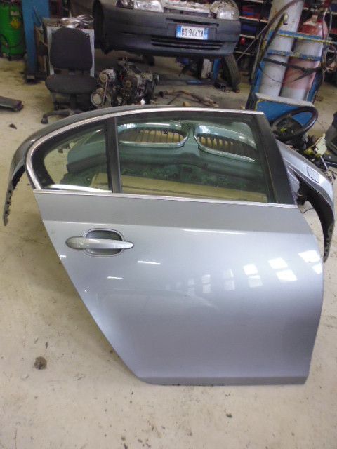 Sportello posteriore destro BMW 530 D E60 completo. Sportello posteriore destro BMW 530 D E60 completo.
