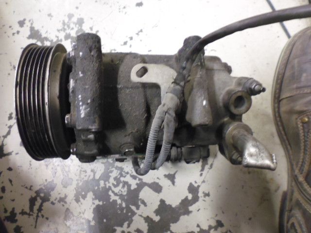 Compressore aria condizionata Citroen Peugeot 9670318880 smontato da Peugeot 207 1.4 benzina. Compressore aria condizionata Citroen Peugeot 9670318880 smontato da Peugeot 207 1.4 benzina.