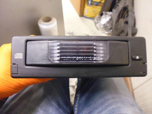 Caricatore 6 CD ALPINE per BMW codice ricambio 65.12-6956939 smontato da BMW 530 E60.