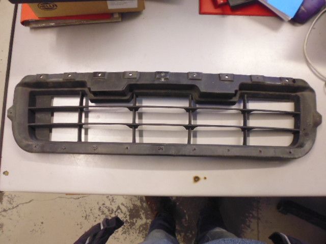Griglia mascherina centrale paraurti anteriore Fiat Panda seconda serie 169.