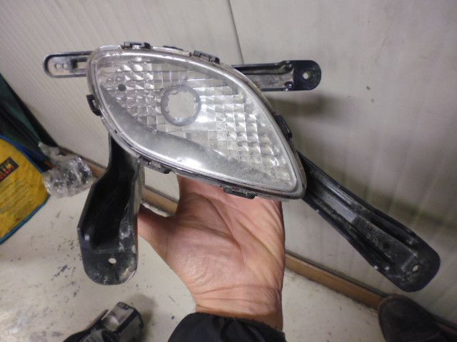 Fendinebbia anteriore sinistro KiA Picanto 2012 codice ricambio 92207-1Y0.