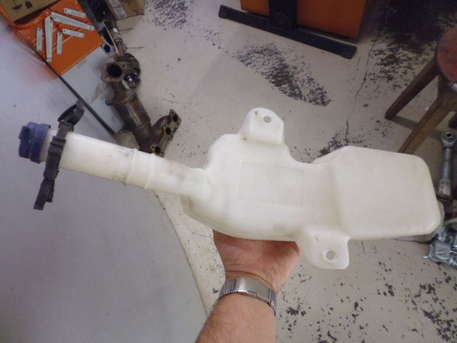 Vaschetta acqua tergicristallo Fiat Panda seconda serie 169. Vaschetta acqua tergicristallo Fiat Panda seconda serie 169.