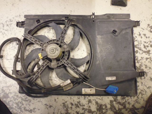 Ventola raffreddamento radiatore Fiat Grande Punto benzina 1.2 8v e 1.4 8v codice 55700995 55702186.