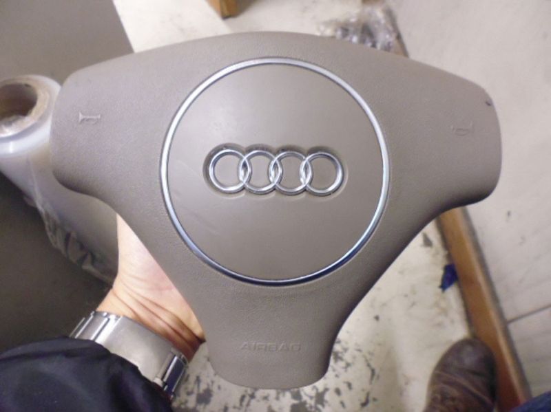 Airbag volante Audi A4 del 2004 codice 8E880201AT/42R.