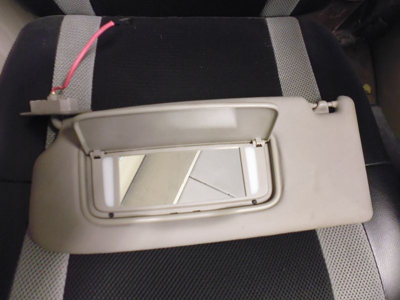 Pantina aletta parasole sinistra lato guida con luce per Volvo V50.