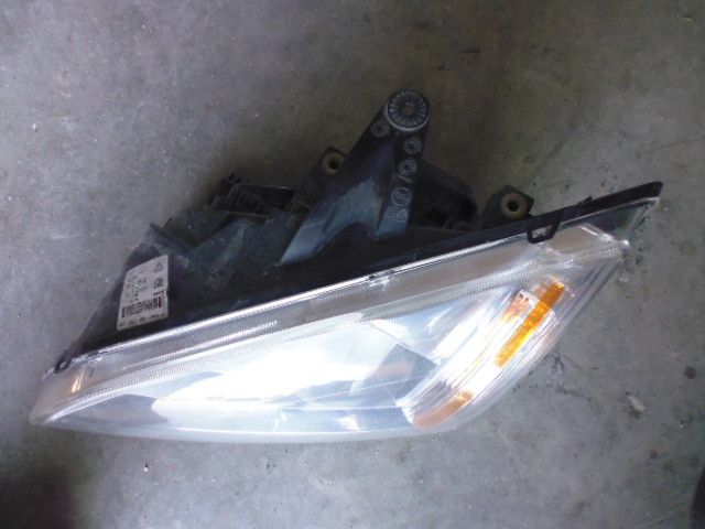 Faro fanale anteriore sinistro Ford Focus SW 2004/2008.