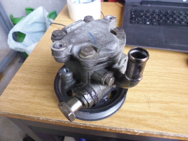 Pompa idroguida servosterzo 1J0422154A Volkswagen Golf 4 notore 1.9 TDI. Usata come da foto. Pompa idroguida servosterzo 1J0422154A Volkswagen Golf 4 notore 1.9 TDI. Usata come da foto.