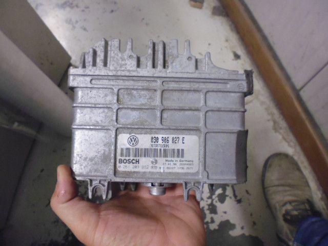 Centralina motore Bosch 0261203932 Volkswagen Polo MK4 1.0 benzina 030906027E. Centralina motore Bosch 0261203932 Volkswagen Polo MK4 1.0 benzina 030906027E.