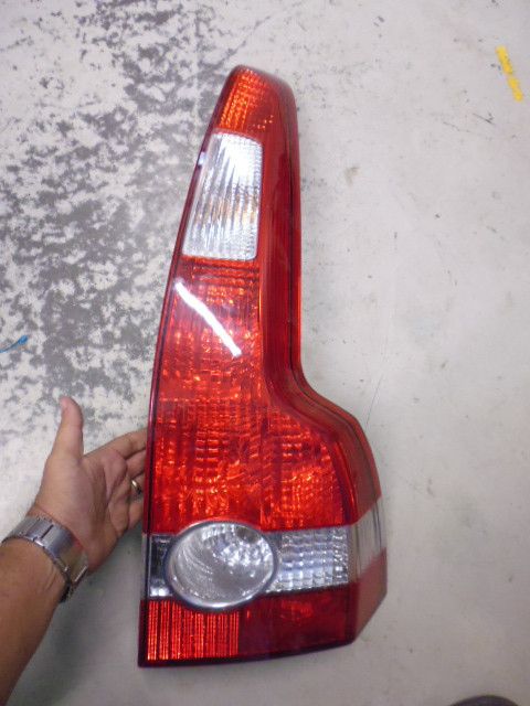 Faro fanale posteriore destro Volvo V50. Usato come da foto con pezzo mancante in alto.