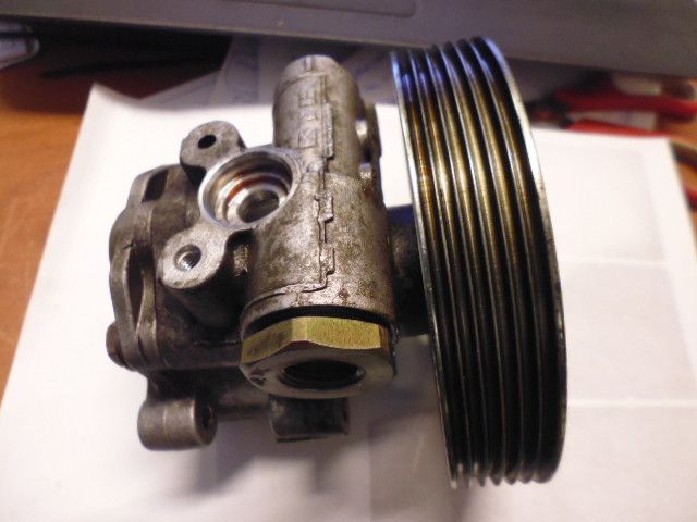 Pompa idroguida 2S6C3A696DC per Ford Fusion e Fiesta 1.4 Tdci.
