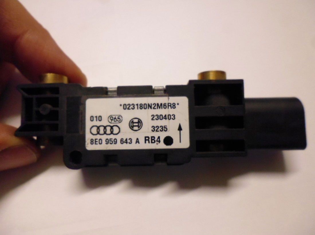 Sensore crash airbag 8E0959643A Audi A4.