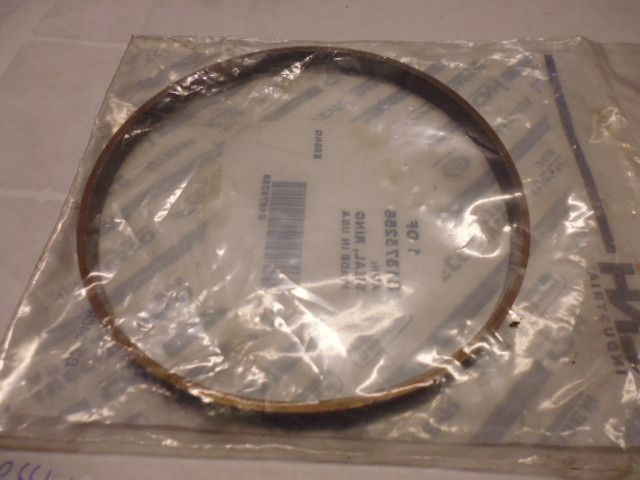 Guarnizione anello di tenuta originale CNH 81875256 per trattori agricoli New Holland e Fiat.