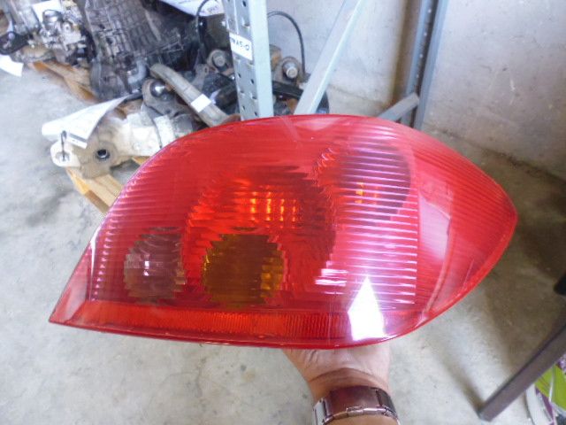 Faro fanale posteriore destro Peugeot 307 berlina 2002.