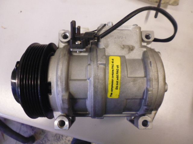 Compressore aria condizionata Nissens 89132 per Mercedes Classe E W124.