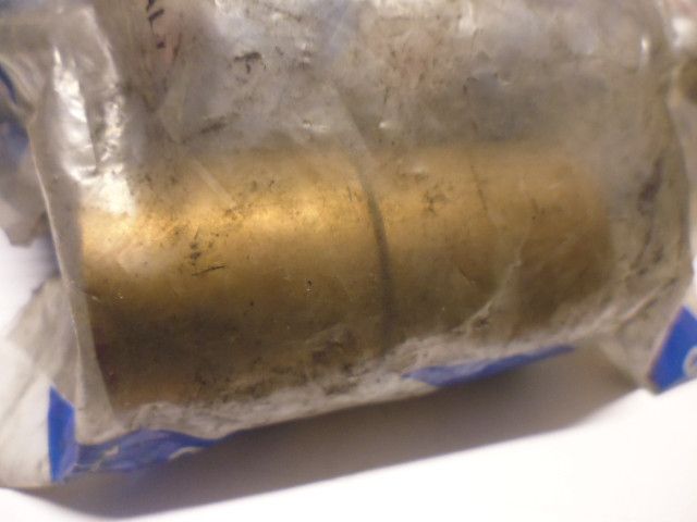 Coppia boccole originali New Holland 4958508 misura 28x33x30 per trattori Fiat e New Holland. Coppia boccole originali New Holland 4958508 misura 28x33x30 per trattori Fiat e New Holland.