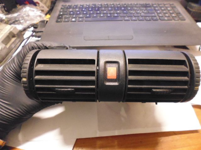 Bocchette ventilazione consolle centrale con interruttore 4 frecce Opel Astra G 1998/2005.