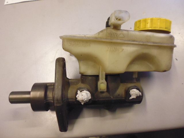 Pompa freni con vaschetta olio freni 6N1611307C per Volkswagen Polo 6N.