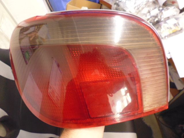Faro posteriore sinistro Toyota Yaris prima serie 1999/2005.