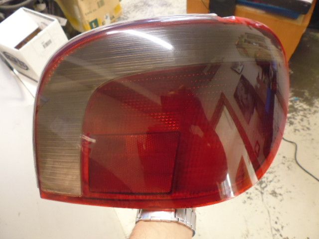 Faro posteriore destro Toyota Yaris prima serie 1999/2005.