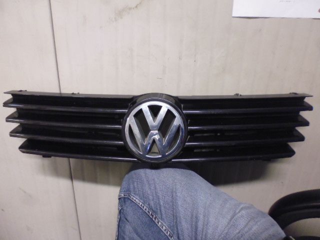 Griglia anteriore mascherina anteriore 6N0853651J con logo VW per Volkswagen Polo 6N2. Griglia anteriore mascherina anteriore 6N0853651J con logo VW per Volkswagen Polo 6N2.