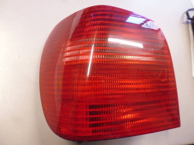 Faro fanale posteriore sinistro Volkswagen Polo 6N restyling 1999/2003.