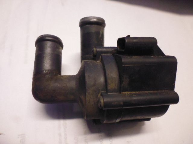 Pompa acqua ausiliaria riscaldamento 5N0965561 vetture gruppo Audi Volkswagen.