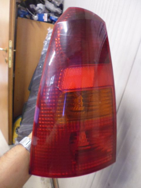 Faro fanale posteriore sinistro Ford Focus SW prima serie.