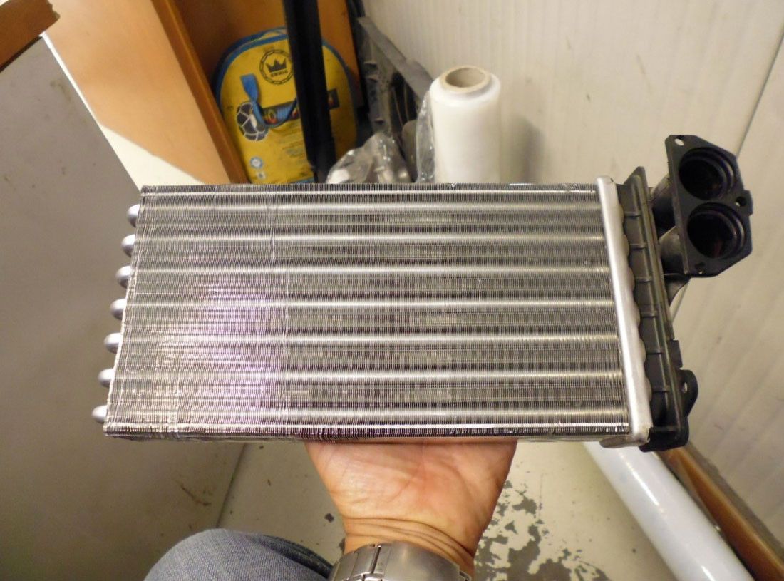 Radiatore riscaldamento interno Peugeot 206.