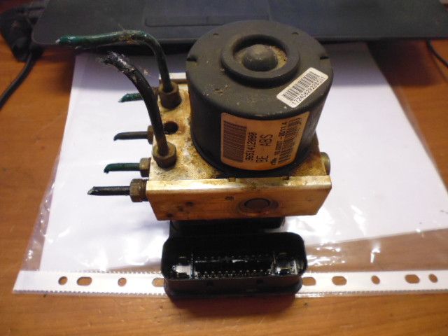 Centralina e pompa, aggregato ABS Citroen C3 1.1 benzina del 2004 motore HFX 44 kw.