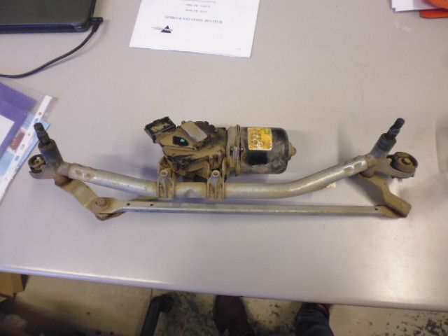 Motorino tergicristallo anteriore completo di tandem stampella leveraggio Citroen C3 del 2004.