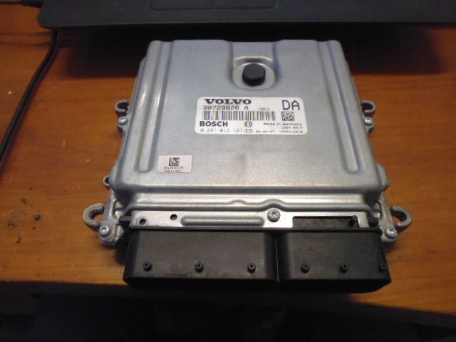 Centralina motore Bosch 0281012103 Volvo V50 2.4 D5 motore D5244T8 con 132 kw. Smontata Da vettura con cambio automatico. Centralina motore Bosch 0281012103 Volvo V50 2.4 D5 motore D5244T8 con 132 kw. Smontata Da vettura con cambio automatico.