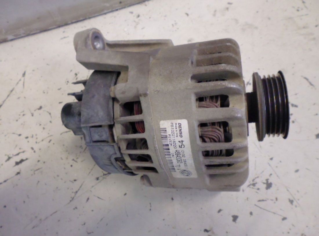 Alternatore Denso 46843093 Fiat Seicento 600 con motore 900 cc. Alternatore Denso 46843093 Fiat Seicento 600 con motore 900 cc.