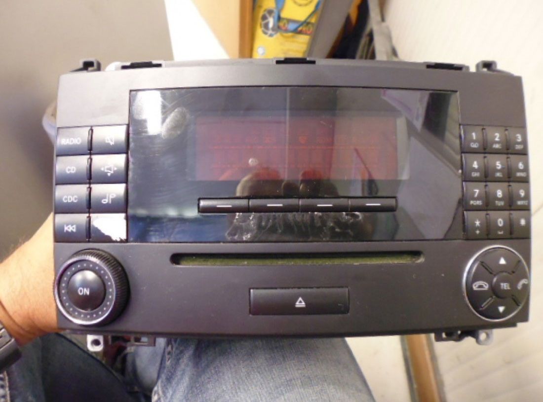 Autoradio originale Mercedes A 180 CDI W169 codice A1698700289. Autoradio originale Mercedes A 180 CDI W169 codice A1698700289.